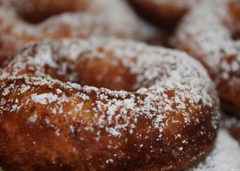 Pączki i oponki usmażone przez Uczestników.