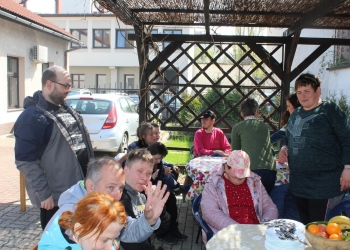 Spotkanie w ogrodzie.