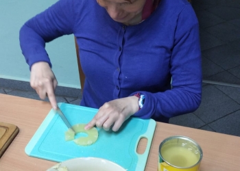 Krojenie owoców do gofrów