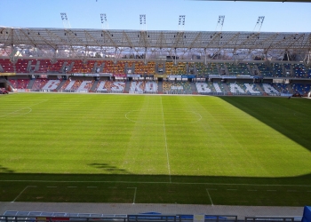 Zwiedzamy stadion miejski.