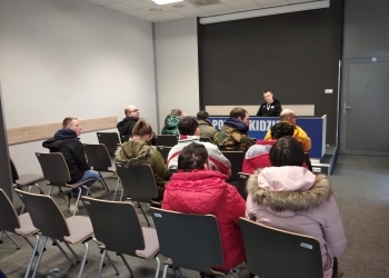 Zwiedzamy stadion miejski.