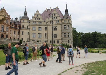 Zwiedzanie zamku w Mosznej.