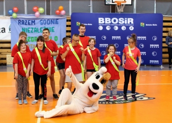 Drużyna biorąca udział w zawodach.