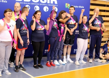 Drużyna biorąca udział w zawodach.