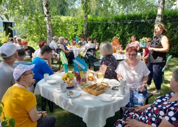 Piknik Rodzinny w ogrodzie.