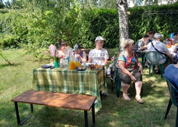 Piknik Rodzinny w ogrodzie.