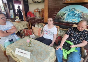 Odpoczynek w kawiarni.