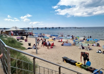 Plaża w Międzyzdrojach i molo.