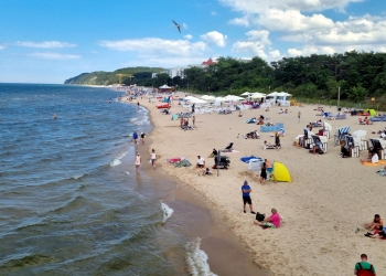 Plaża w Międzyzdrojach i molo.