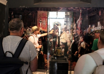 Zwiedzanie ekspozycji w Kościele Dominikanów.