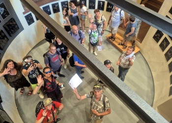 Zwiedzanie wnętrz pałacowych.