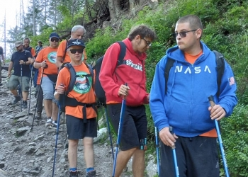 Uczestnicy na szlaku.