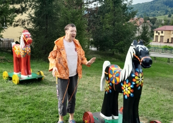 Zwiedzanie eksponatów.