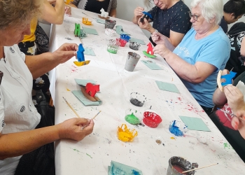 Tworzenie zabawki ludowej z drewna.