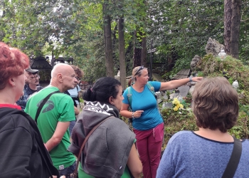 Zwiedzanie cmentarza na Pęksowym Brzysku.