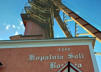 Jedna z wież kopalni soli w Bochni.